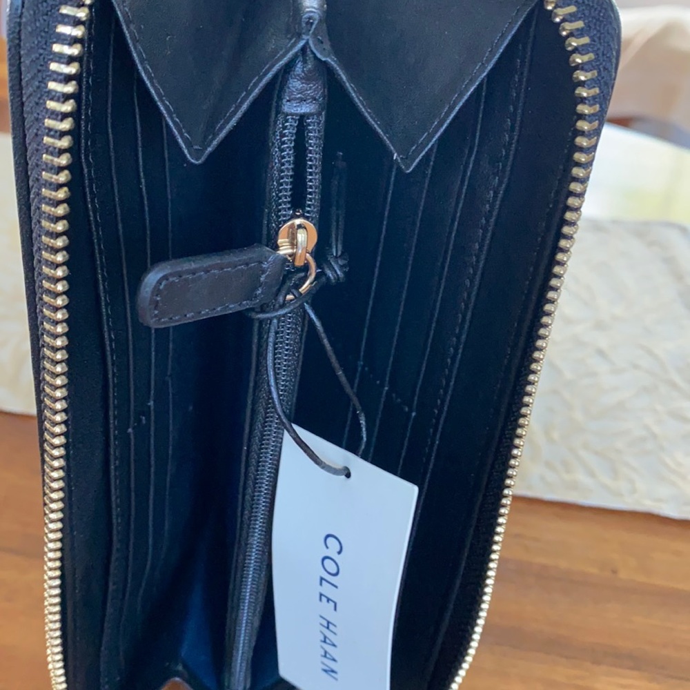 Cole Haan wallet - Picture 4 of 5